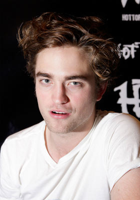 Robert Pattinson magic mug #G538152