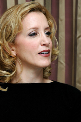 Felicity Huffman puzzle G565887
