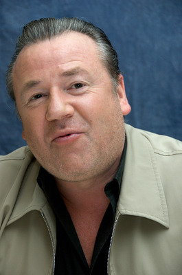 Ray Winstone Poster G572441