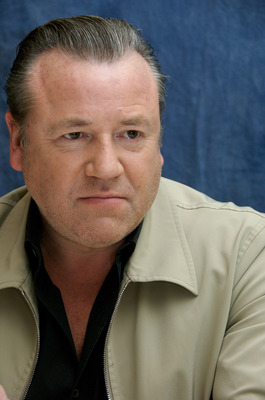 Ray Winstone Poster G572442
