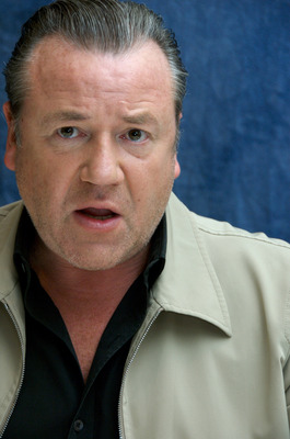 Ray Winstone Poster G572444