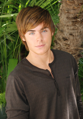 Zac Efron Mouse Pad G573359