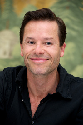 Guy Pearce puzzle G583903