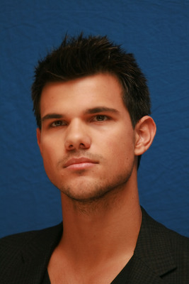 Taylor Lautner Mouse Pad G586978