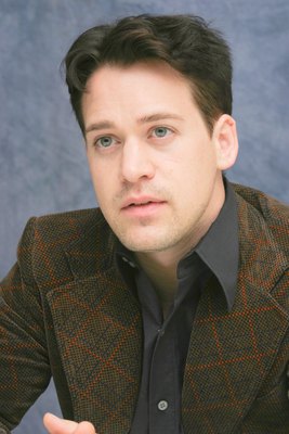 T.R. Knight Poster G593399