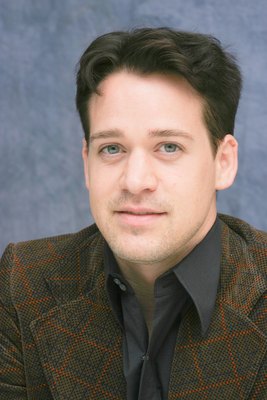 T.R. Knight Poster G593402