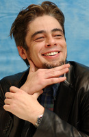 Benicio Del Toro Longsleeve T-shirt #1035240