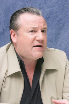 Ray Winstone Poster G615745
