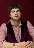 Ashton Kutcher Longsleeve T-shirt #1055510