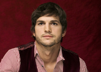 Ashton Kutcher Longsleeve T-shirt #1055516