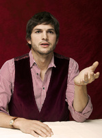 Ashton Kutcher t-shirt #1055517