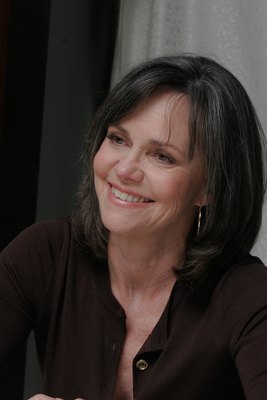 Sally Field puzzle G628929