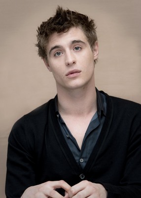 Max Irons Stickers G640841