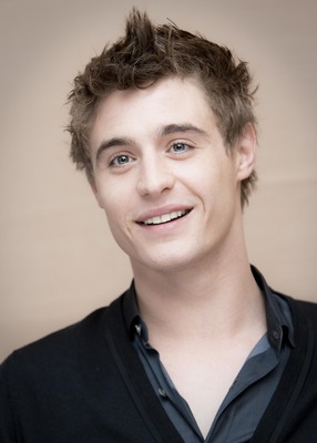 Max Irons puzzle G640850