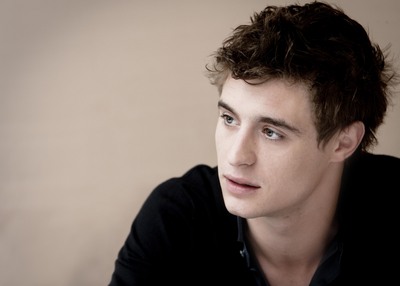 Max Irons Poster G640859