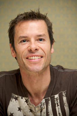 Guy Pearce puzzle G656495