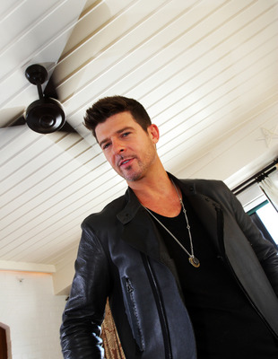 Robin Thicke Mouse Pad G663372