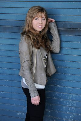 Jennette McCurdy Poster G665432
