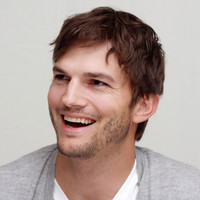 Ashton Kutcher sweatshirt #1107517