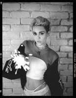 Miley Cyrus Longsleeve T-shirt #1107770