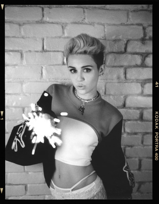 Miley Cyrus tote bag #G666920