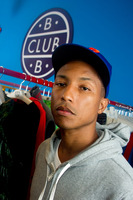 Pharrell Williams hoodie #1108089