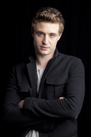 Max Irons Mouse Pad G668328