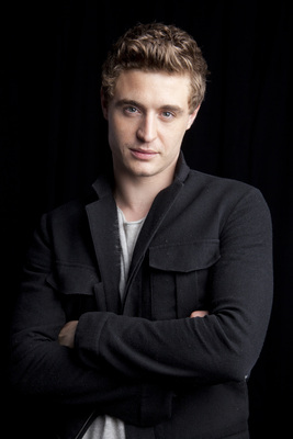Max Irons puzzle G668328
