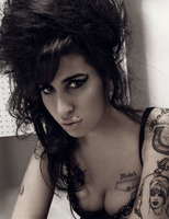 Amy Winehouse Longsleeve T-shirt #1110046