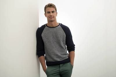 Theo James puzzle G670178
