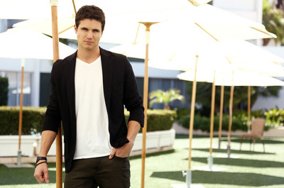 Robbie Amell Poster G674211