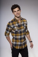 Taylor Lautner Longsleeve T-shirt #1117492