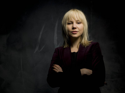 Adelaide Clemens puzzle G680568