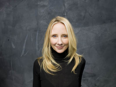 Anne Heche puzzle G680645