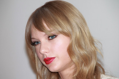 Taylor Swift puzzle G681239