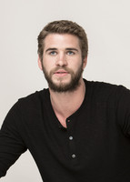 Liam Hemsworth hoodie #1127042