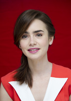 Lily Collins Mouse Pad G681909