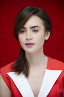 Lily Collins Mouse Pad G681910