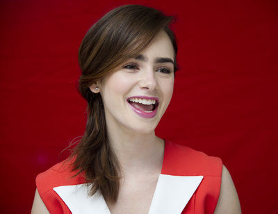 Lily Collins puzzle G681932