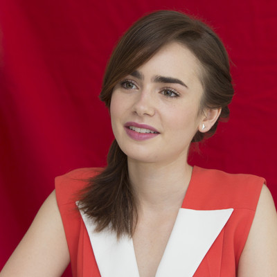Lily Collins puzzle G681933