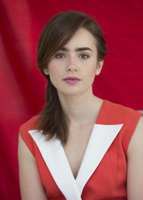 Lily Collins Stickers G681939