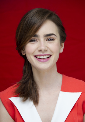 Lily Collins Mouse Pad G681942