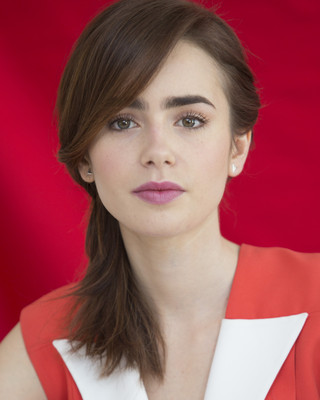 Lily Collins Poster G681959