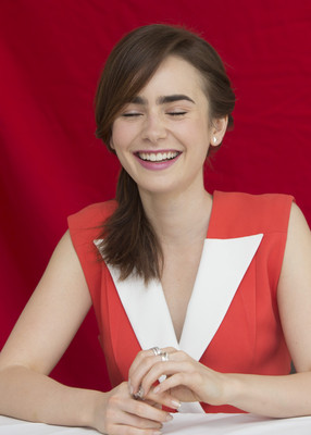 Lily Collins puzzle G681964