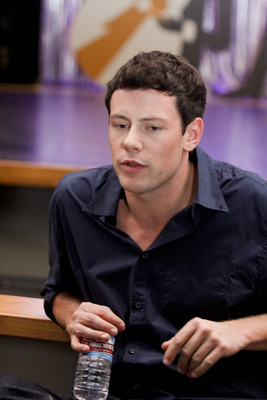 Cory Monteith Stickers G682179