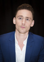 Tom Hiddleston Longsleeve T-shirt #1129027