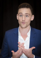 Tom Hiddleston Longsleeve T-shirt #1129044