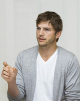 Ashton Kutcher sweatshirt #1129299