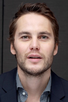 Taylor Kitsch puzzle G684792