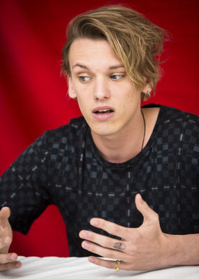 Jamie Campbell Bower puzzle G685194